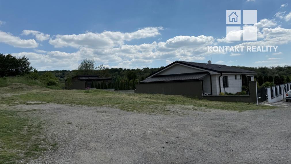 Slnečný stavebný pozemok 840 m2 Vajkovce, Slnečná stráň