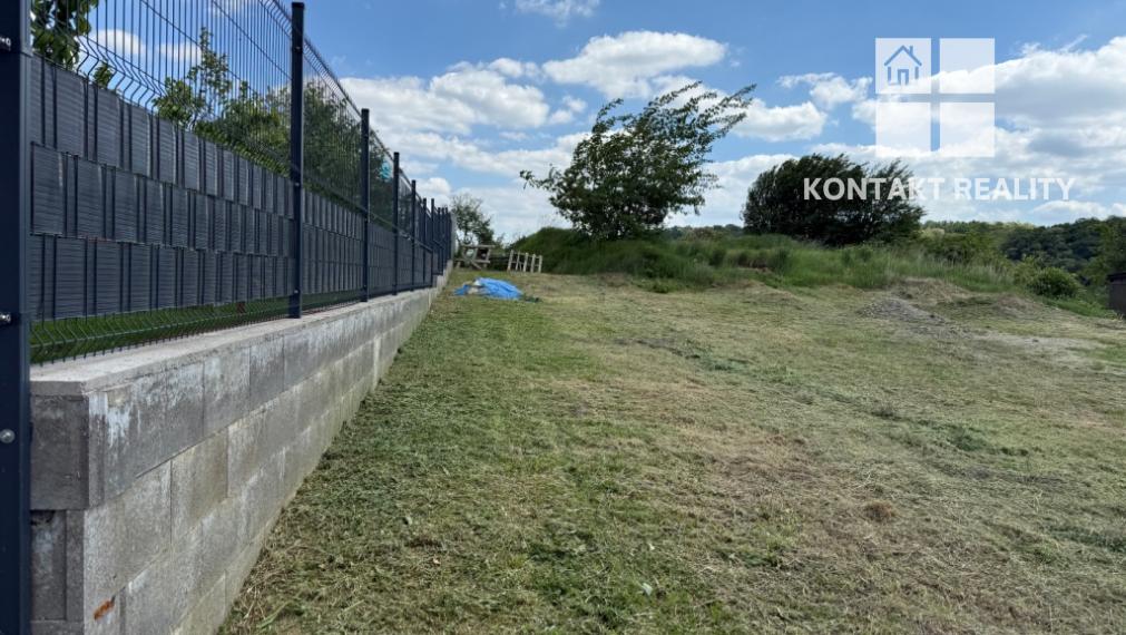Slnečný stavebný pozemok 840 m2 Vajkovce, Slnečná stráň