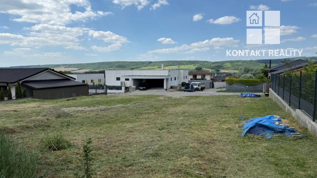 Slnečný stavebný pozemok 840 m2 Vajkovce, Slnečná stráň