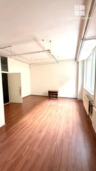 Kancelária, suchý sklad, malý obchodný priestor 35 m2 Jakobyho ul., Sever