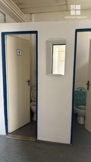 Kancelária, suchý sklad, malý obchodný priestor 35 m2 Jakobyho ul., Sever
