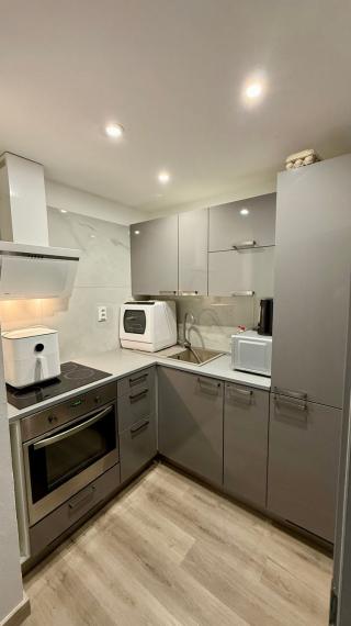 2 izb. byt, Palárikova, Juh, 36m2, lodžia, kompl. rek., 7.p