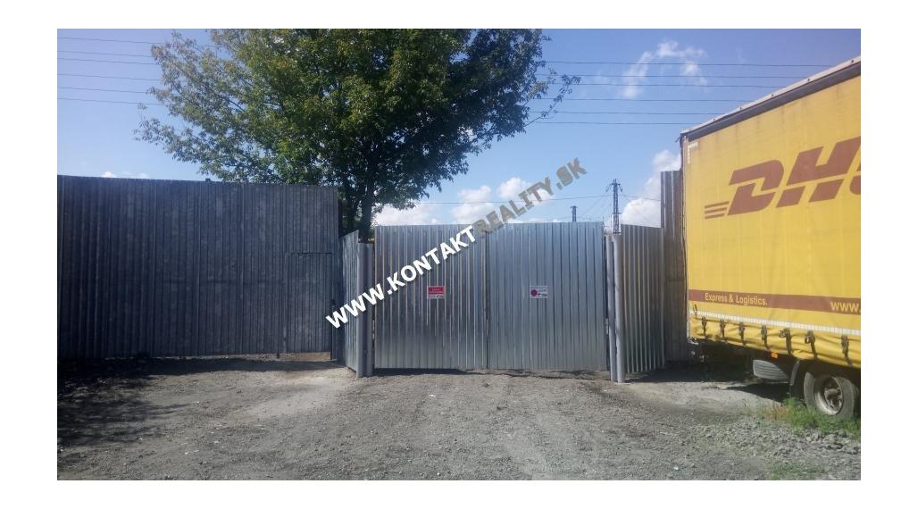 Na prenájom oplotený pozemok 704m2