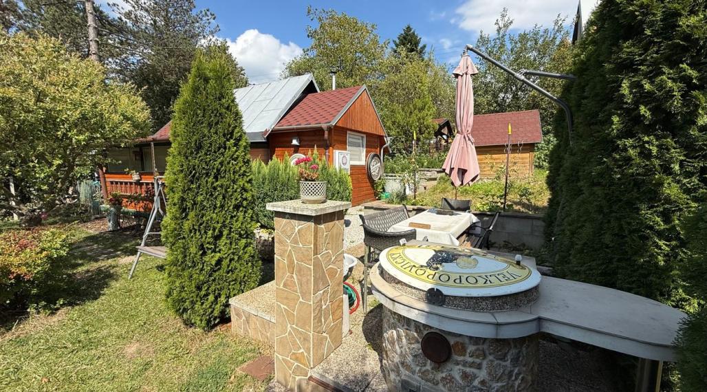 Záhrada a chatka blízko mesta, ul. Brusnicová, Ťahanovce