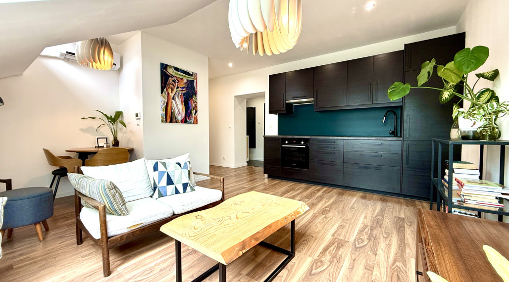 Ponúkame 2 izb. byt na adrese Komenského, blízko Centra mesta