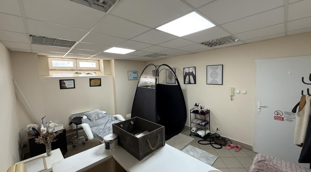 Na prenájom priestor 17 m2 blízko centra, OC Aupark