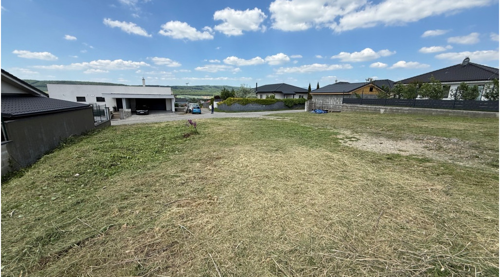 Slnečný stavebný pozemok 840 m2 Vajkovce, Slnečná stráň