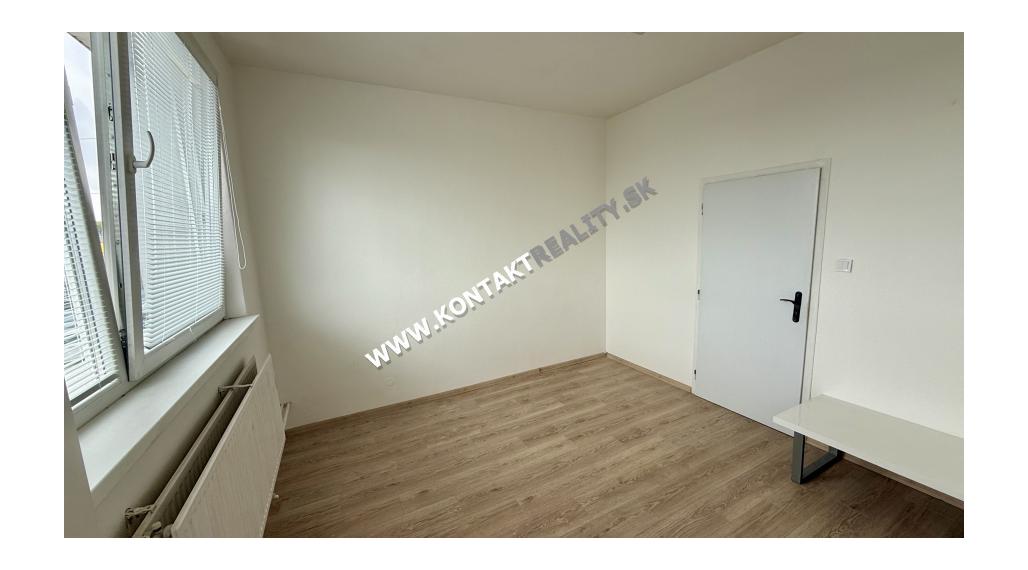 Kancelária 22 m2 + sklad 2m2, Južná trieda 66