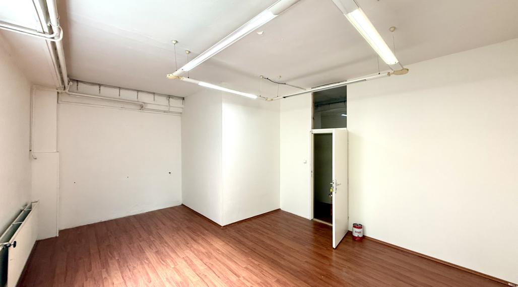 Kancelária, suchý sklad, malý obchodný priestor 35 m2 Jakobyho ul., Sever