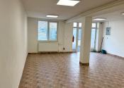 Na prenájom obchodný priestor 55 m2 na prízemí, ul. Jantárová - fotografia 1
