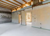 Nehnuteľnosť vhodná na podnikanie alebo bývanie blízko centra - fotografia 17