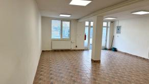Na prenájom obchodný priestor 55 m2 na prízemí, ul. Jantárová