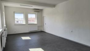 Na prenájom kancelária o výmere 34,35 m2, MČ Sever, sídlisko Mier.