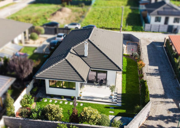 Rezervované.... Pekný tehlový 4 izb. RD - bungalov, zimná terasa, Geča, blízko Košíc 