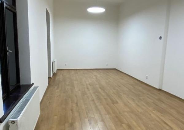 Kancelársky - obchodný priestor 57 m2, Alžbetina, Staré m