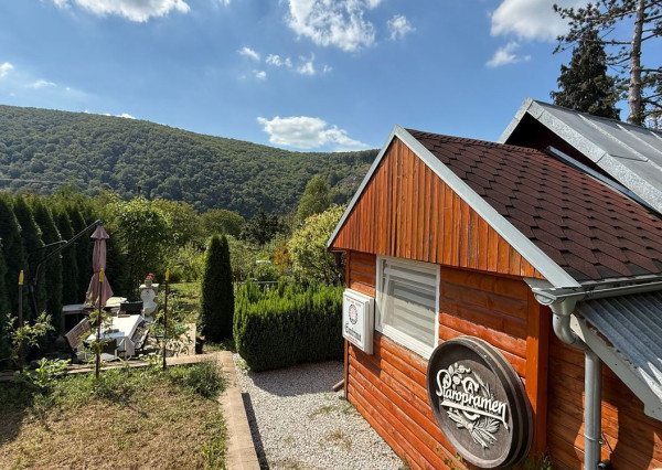 Záhrada a chatka blízko mesta, ul. Brusnicová, Ťahanovce