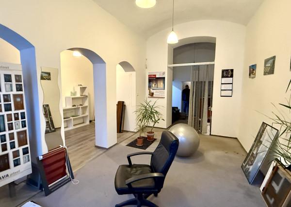 Obchodný priestor s oknami na ulicu 50 m2 prízemie, ul. Kováčska