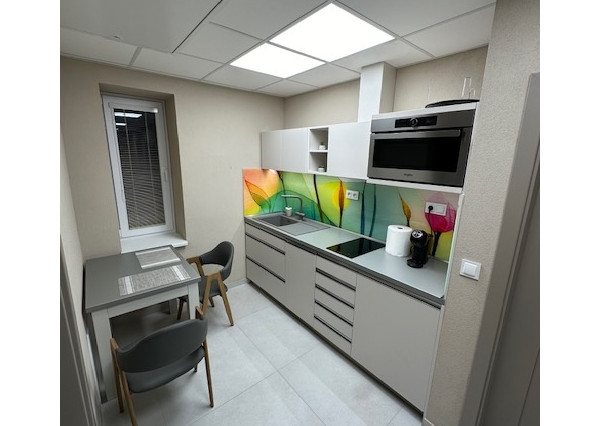 Prenájom zrekonštruovaného RD pre firmu, 4 x 2 posteľové izby, parkovanie