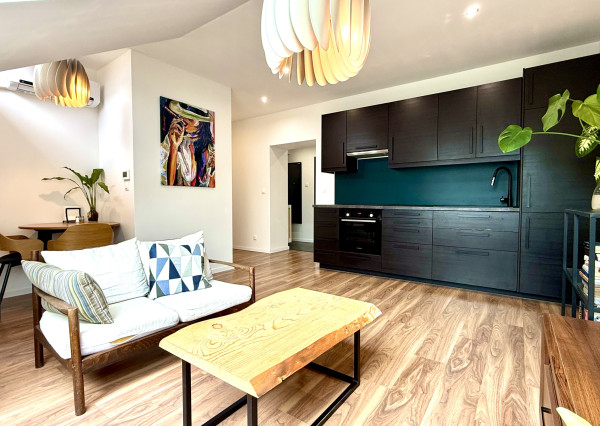 Ponúkame 2 izb. byt na adrese Komenského, blízko Centra mesta