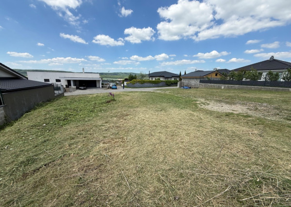Slnečný stavebný pozemok 840 m2 Vajkovce, Slnečná stráň