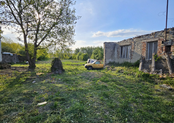 Perfektný pozemok na dom alebo projekt viacerých domov