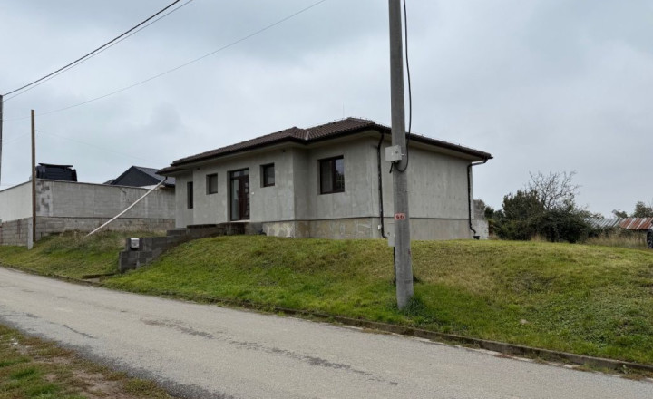 RD obec Zemplínska Teplica, okr. Trebišov, Košický Kraj - fotografia 5