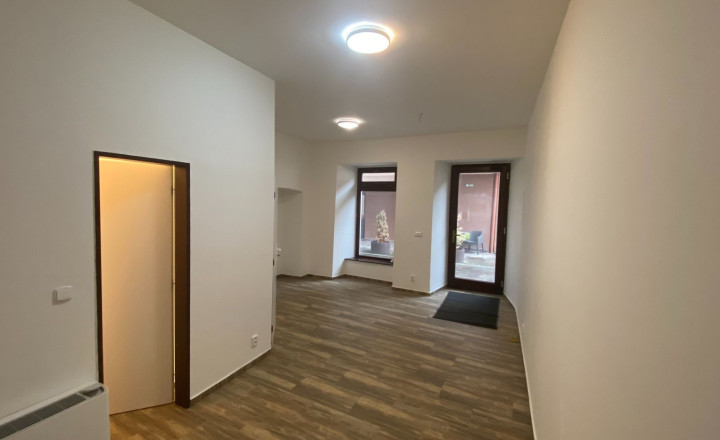 Obchodný / kancelársky pr., 27 m2 ul. Masiarska - Hlavná, pasáž Valentína - fotografia 3