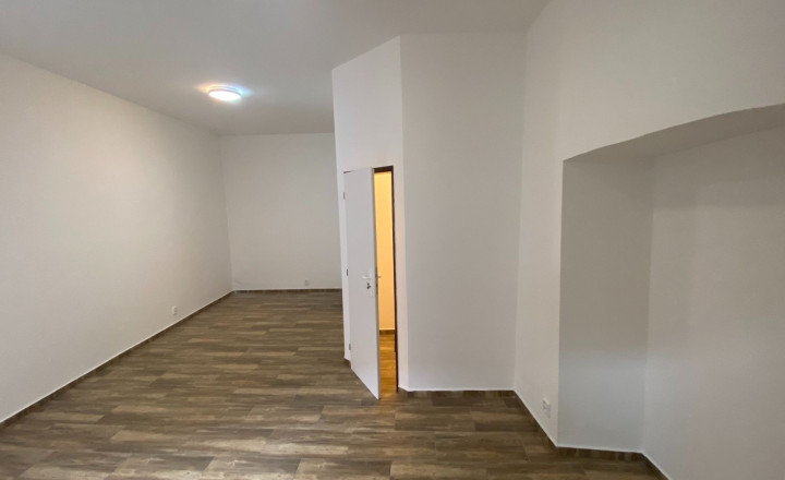 Obchodný / kancelársky pr., 27 m2 ul. Masiarska - Hlavná, pasáž Valentína - fotografia 4