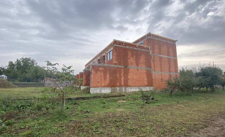 Rodinný dom 192 m2 + garáž, Nižná Hutka, blízko Košic - fotografia 3