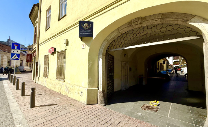 Na predaj 2 izb. byt v samom centre mesta Košice, ul. Hlavná pasáž smer ul. Orlia - fotografia 2