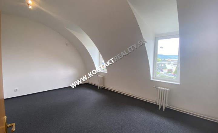 Kancelársky priestor 200 m2, balkón, parkovacie miesta - fotografia 8