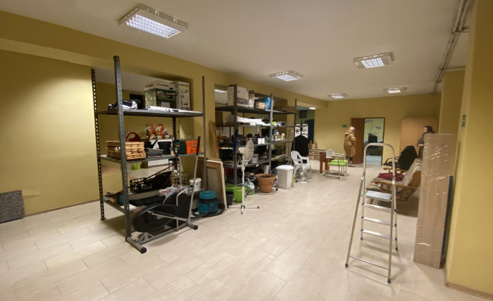 Obchodný priestor 160m2, prístrešok/sklad 96 m2, MČ JUH