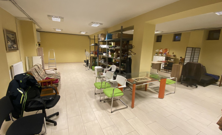 Obchodný priestor 160m2, prístrešok/sklad 96 m2, MČ JUH - fotografia 1
