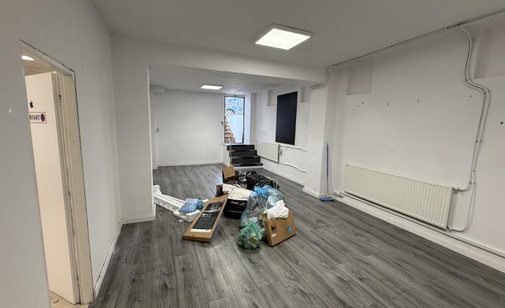 Obchodný priestor 160m2, prístrešok/sklad 32 m2, MČ JUH - fotografia 4