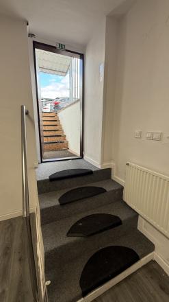 Obchodný priestor 160m2, prístrešok/sklad 32 m2, MČ JUH - fotografia 1