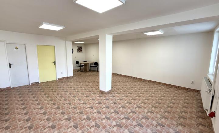 Na prenájom obchodný priestor 55 m2 na prízemí, ul. Jantárová - fotografia 3