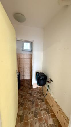 Na prenájom obchodný priestor 55 m2 na prízemí, ul. Jantárová - fotografia 4