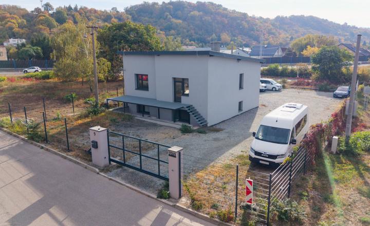 Nehnuteľnosť vhodná na podnikanie alebo bývanie blízko centra - fotografia 4