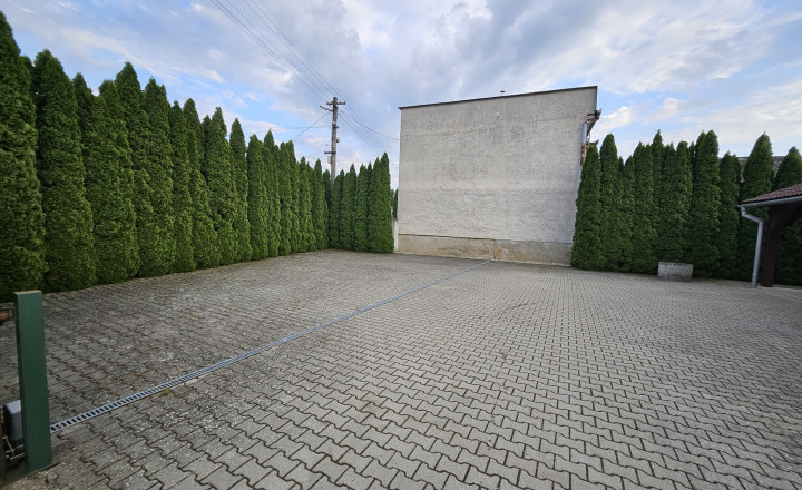 Rozsiahly pozemok s jazerom, rybníkom, stavbami a investičným potenciálom – 16 028 m² - fotografia 30