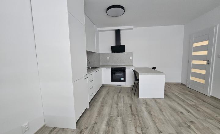 Posledné dva 2-izbové byty na prenájom s vlastným parkovaním - fotografia 1