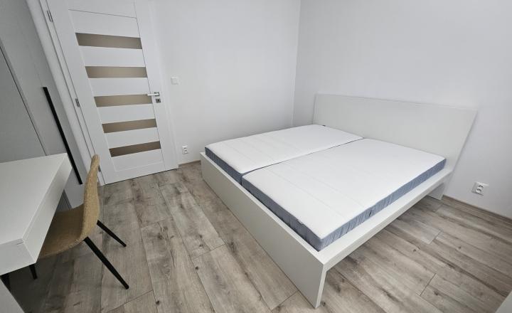 Posledné dva 2-izbové byty na prenájom s vlastným parkovaním - fotografia 4